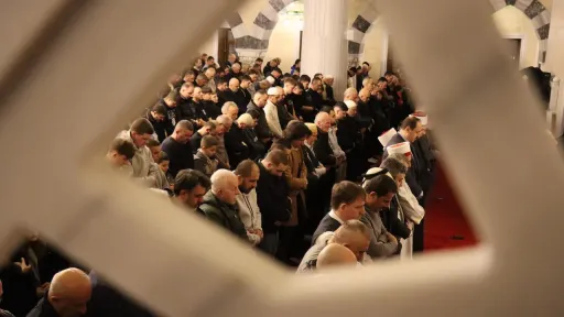 Europe’s Muslims welcome Ramadan as mosques fill for first tarawih prayers