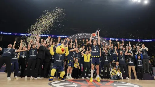 Fenerbahce Beko lifts 40th Turkish Cup with 91-74 derby win over Besiktas GAIN
