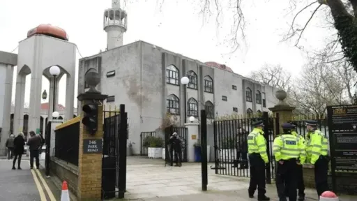 Starmer voices concern after armed suspect arrested at Mosque