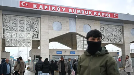 Türkiye closes border gates with Iran to individual Iranian crossings