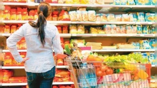 Greece caps profit margins on 61 essential products to combat inflation