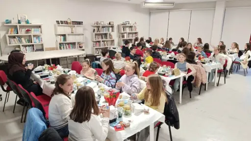 Iftar hosted by Mucize Theatre brings young people together