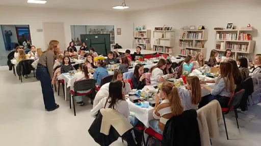 Iftar hosted by Mucize Theatre brings young people together