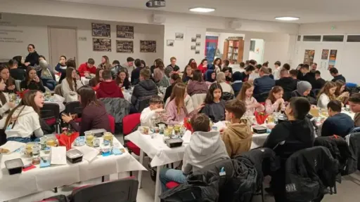 Iftar hosted by Mucize Theatre brings young people together