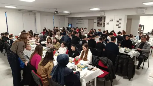Iftar hosted by Mucize Theatre brings young people together