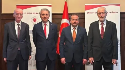 Muftis of İskeçe and Gümülcine pay courtesy visit to Turkish Ambassador in Athens
