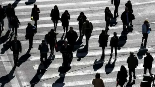 Greece’s unemployment falls to 8.5% in February