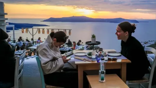 Turks flock to Greek Islands as visa-on-arrival program boosts tourism