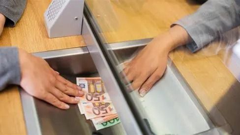 Bank deposits in İskeçe exceed €1 billion for first time since 2015, Central Bank data shows
