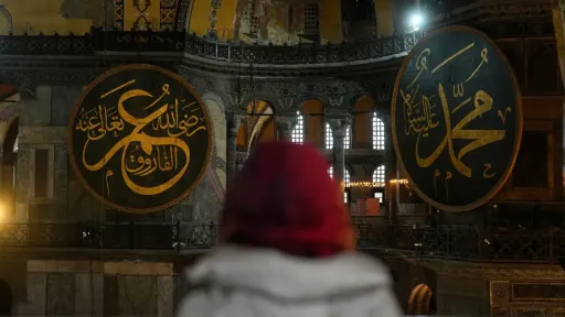Greek tourists arrested for provocation in Istanbul’s Hagia Sophia