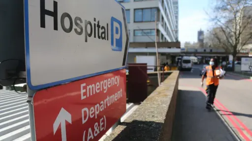 UK cancer cases reach record 400,000 a year, report warns