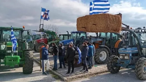 Farmers suspend planned border blockade at Bahçeköy (Kipi) crossing after government talks invitation
