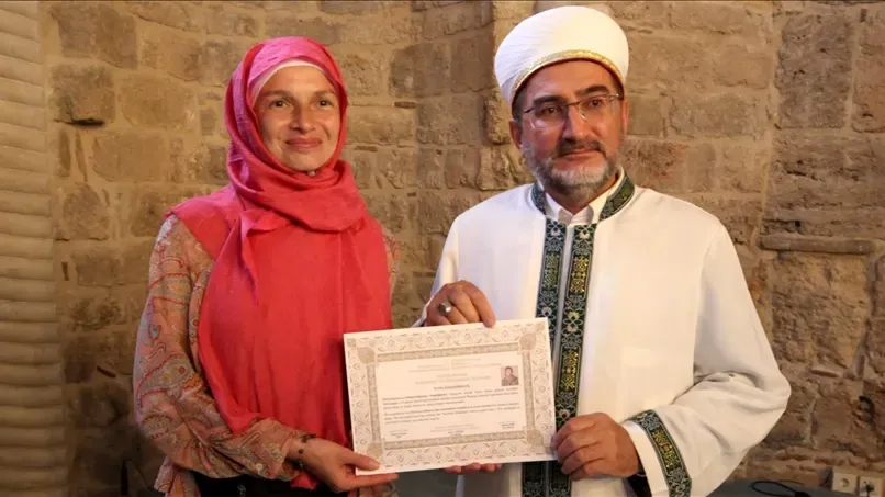 Ukrainian yoga instructor Olena converts to Islam in Antalya, takes name “Meryem”