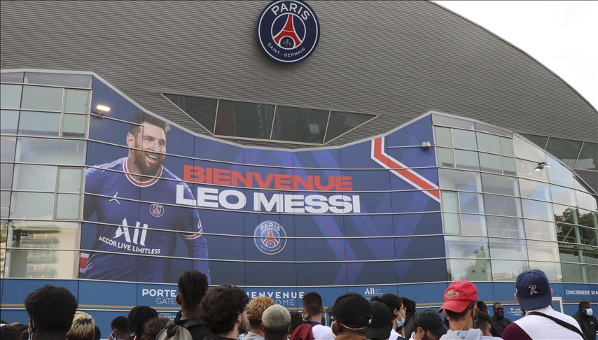 Paris Saint-Germain confirm signing of Lionel Messi