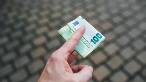 Greece moves to restrict cash payments above €500, tightening anti–tax evasion rules