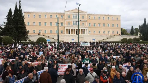 Poll finds 72% of Greeks believe rule of law is not functioning in Greece