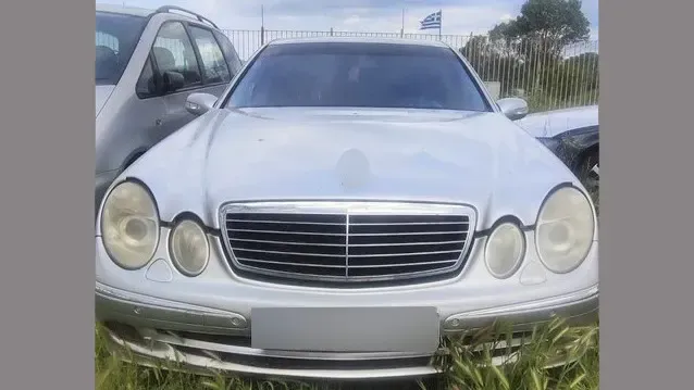 13 people in one car: Smuggler’s luck runs out in northern Greece