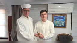 Western Thrace student honored by İskeçe Mufti’s Office after National Adhan Competition success