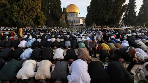 140,000 pray at Al-Aqsa as Eid unfolds amid Gaza war backdrop