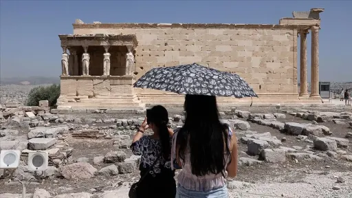 Heat waves to cost Greek economy up to €13 billion by 2030