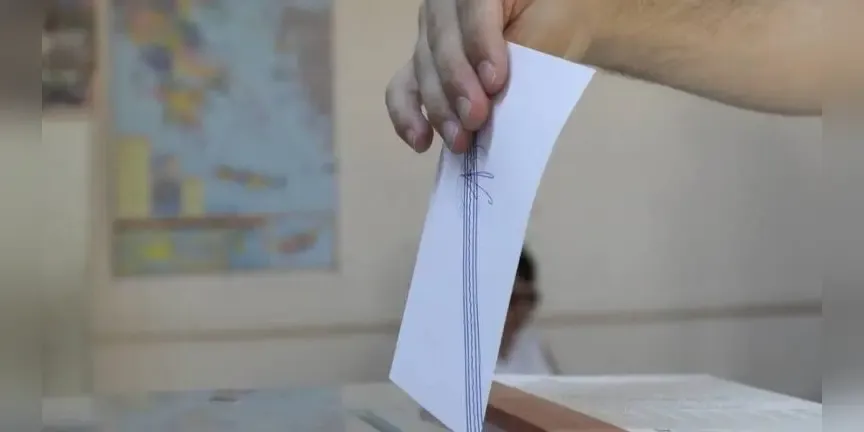 Opinion poll survey shows political shift in Greece: PASOK falls to fourth place as new political forces rise