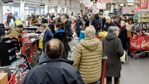 Rising cost of living drives Greek consumers towards cheaper supermarkets
