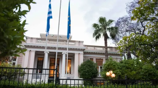 Greece announces cabinet reshuffle: Kotsiras appointed to transport role, Marinakis retains Government Spokesperson position