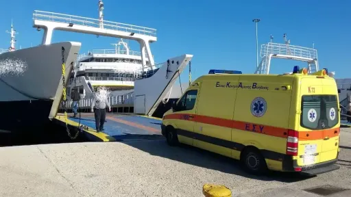 EKAB ambulance reportedly forced to pay ferry ticket during emergency patient transfer in Thasos