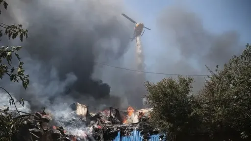 Toxic smoke blankets Thessaloniki area as wildfire spreads into industrial zone