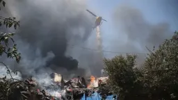 Toxic smoke blankets Thessaloniki area as wildfire spreads into industrial zone