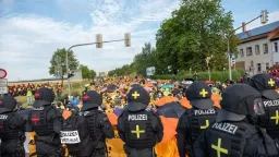 Massive protests mar far-right AfD party congress in eastern Germany