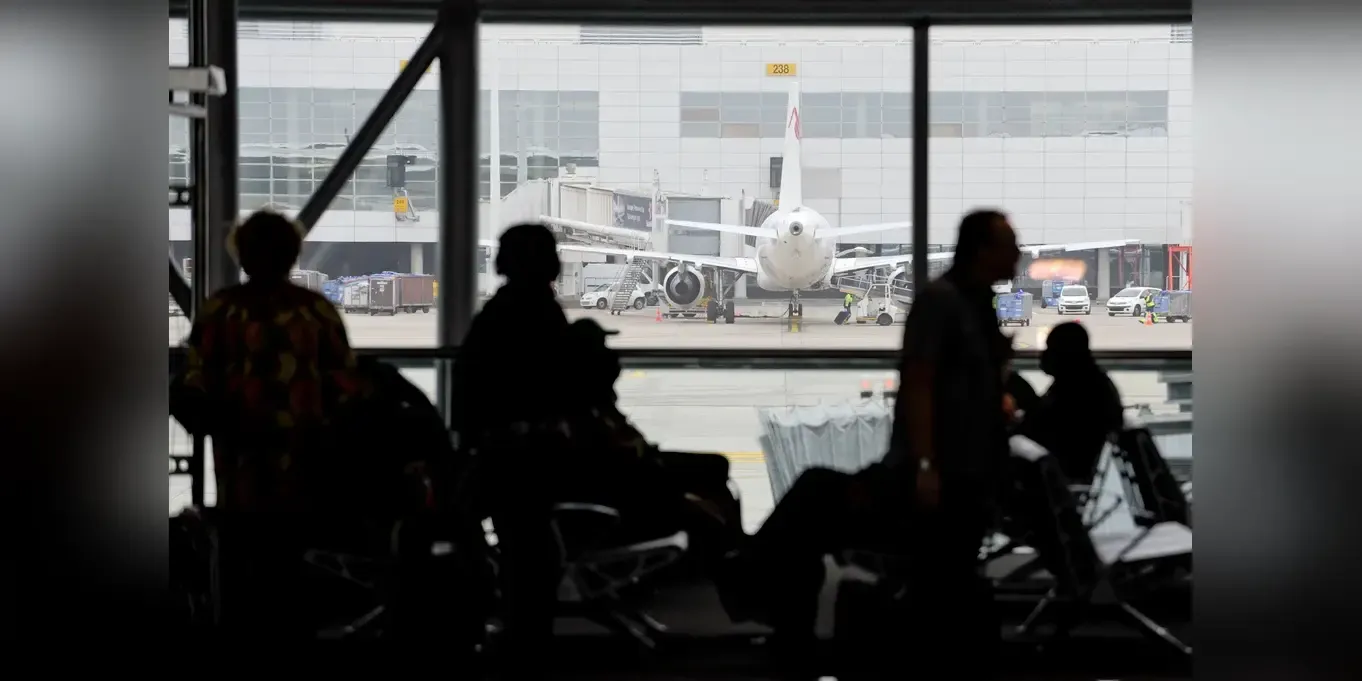 EU approves stronger air passenger rights