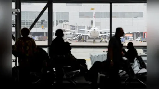 EU approves stronger air passenger rights