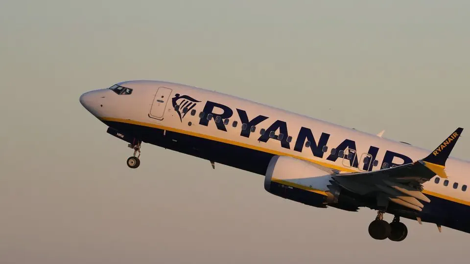 Ryanair flight returns to Thessaloniki after engine failure, passenger injured by debris