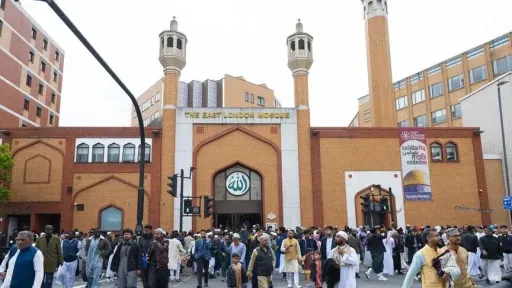 Teen, 14, charged with preparing terror acts linked to far-right plot against mosques in London