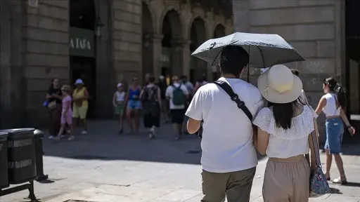 Heat waves reshape travel patterns across Europe