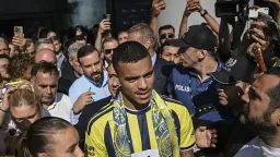 Greenwood arrives in Istanbul ahead of Fenerbahce unveiling