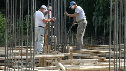 Greece orders outdoor work halt as heatwave intensifies