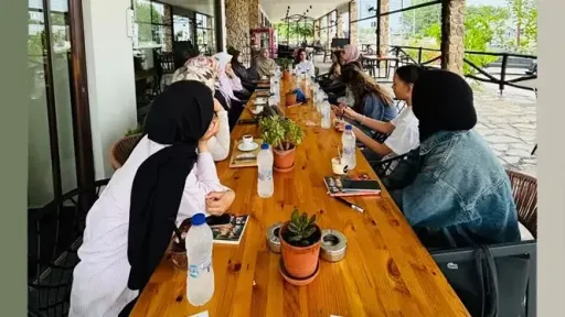 Young people gather for book discussion event in Gümülcine