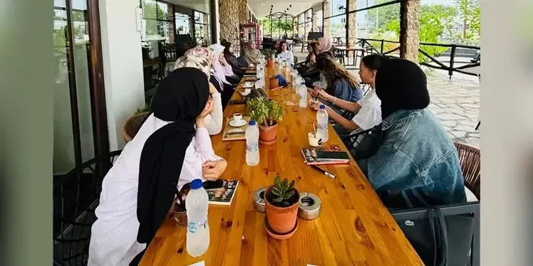 Young people gather for book discussion event in Gümülcine