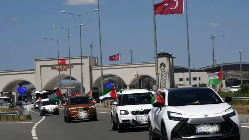 Turkish, int'l activists set out for Palestine by land
