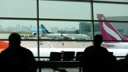 Airline strike in Canada grounds estimated 250,000 passengers
