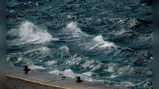 Greece set for cooler August 15 holiday as strong meltemi winds drive temperatures down