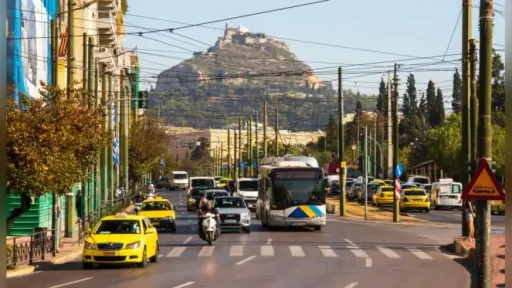 Rising costs reshape Greeks’ summer holidays