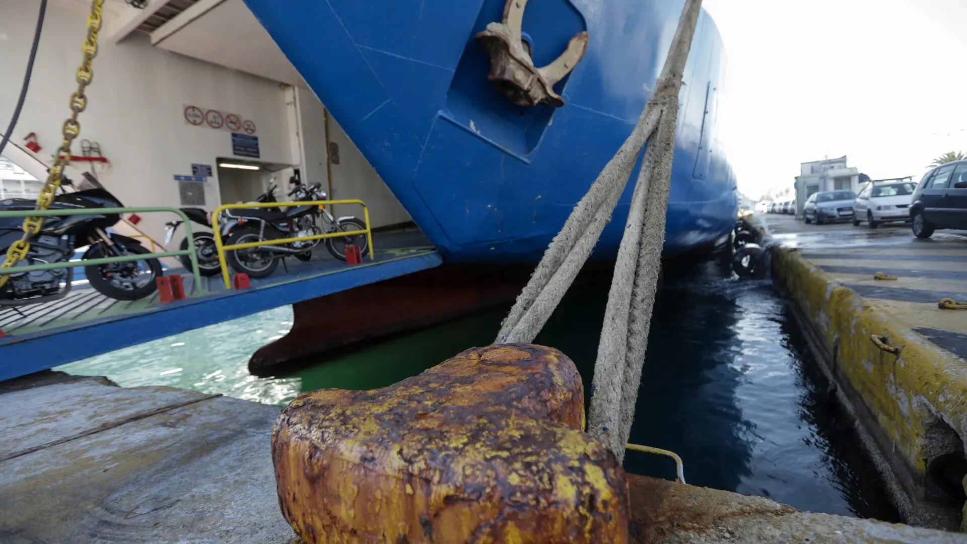 Ferry travel rights during bad weather and sailing bans in Greece