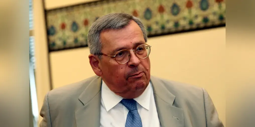 Former Greek minister Stefanos Manos dies at 87