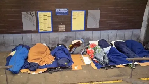 Brussels rights groups condemn planned shelter cuts
