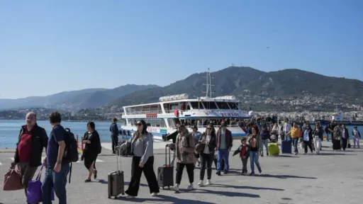 Turkish tourists boost eastern Aegean islands with more than 260,000 arrivals