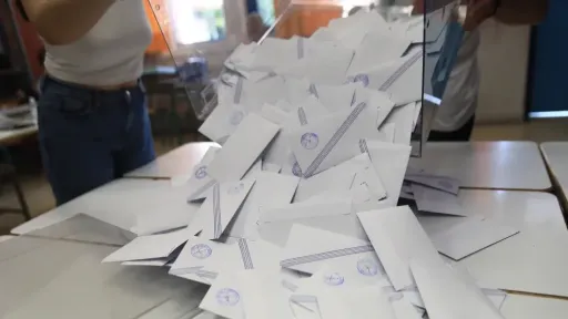New Democracy maintains lead as support for early elections grows