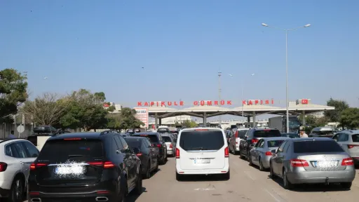 Expatriates praise Türkiye border measures as returns continue